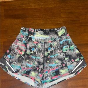 Lululemon Hotty Hot High Rise Shorts 4 inches Lined Size 6.
Style code LW7COMT